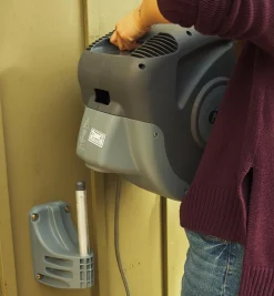 Auto-Retracting Hose Reel