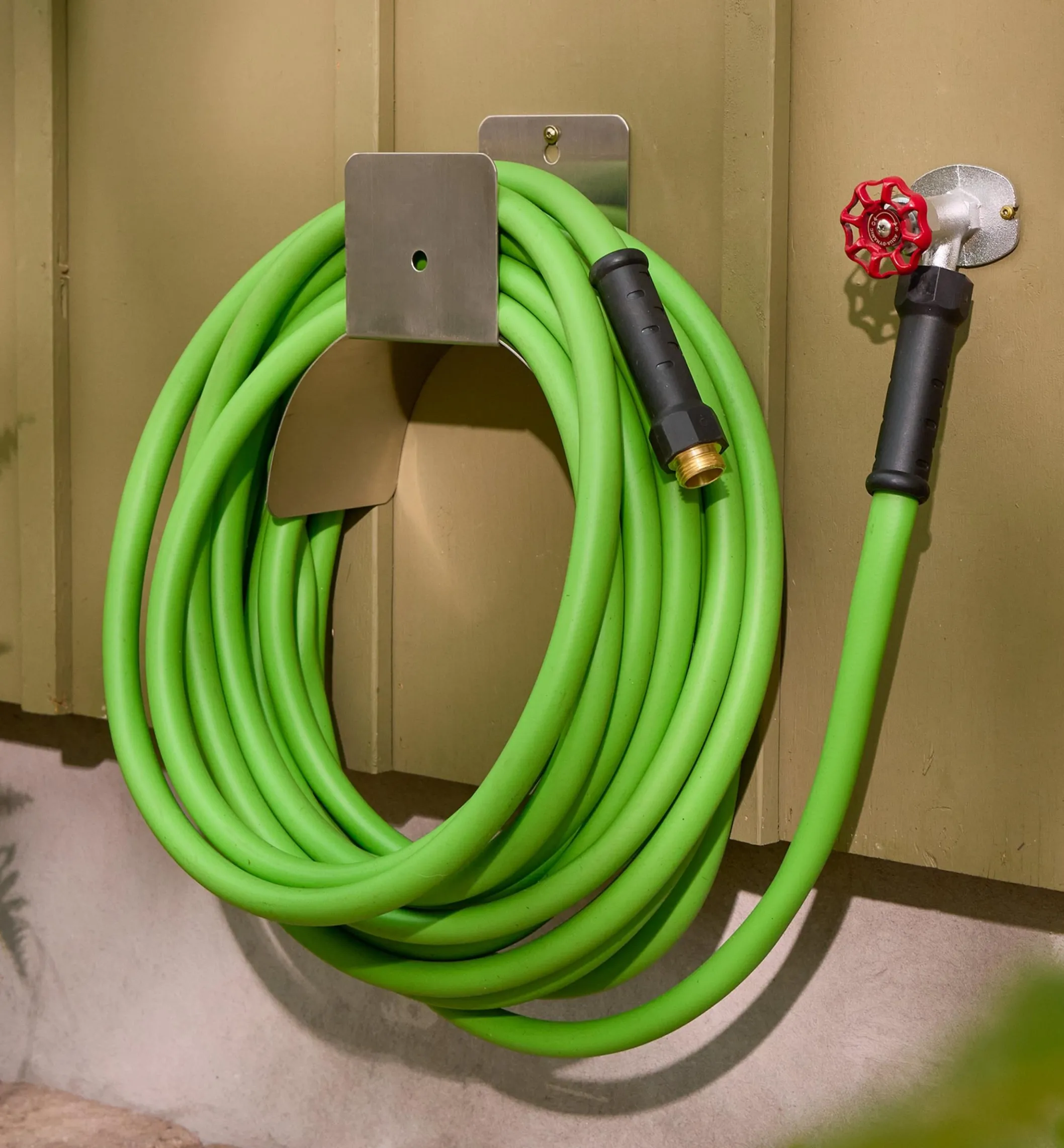 Lee Valley 5/8" Garden Hose With Swivel Collars