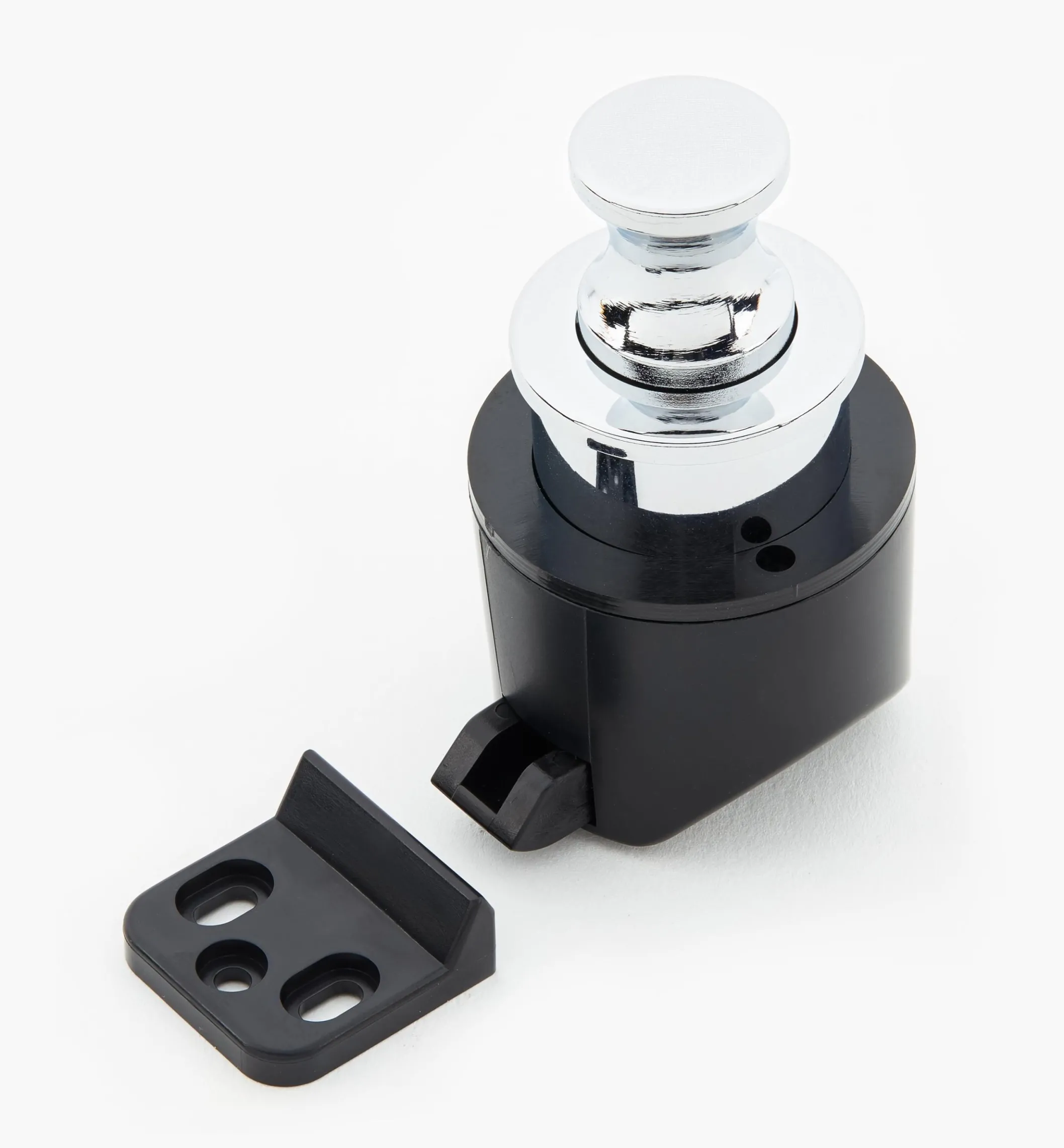 Push Knobs With Latch