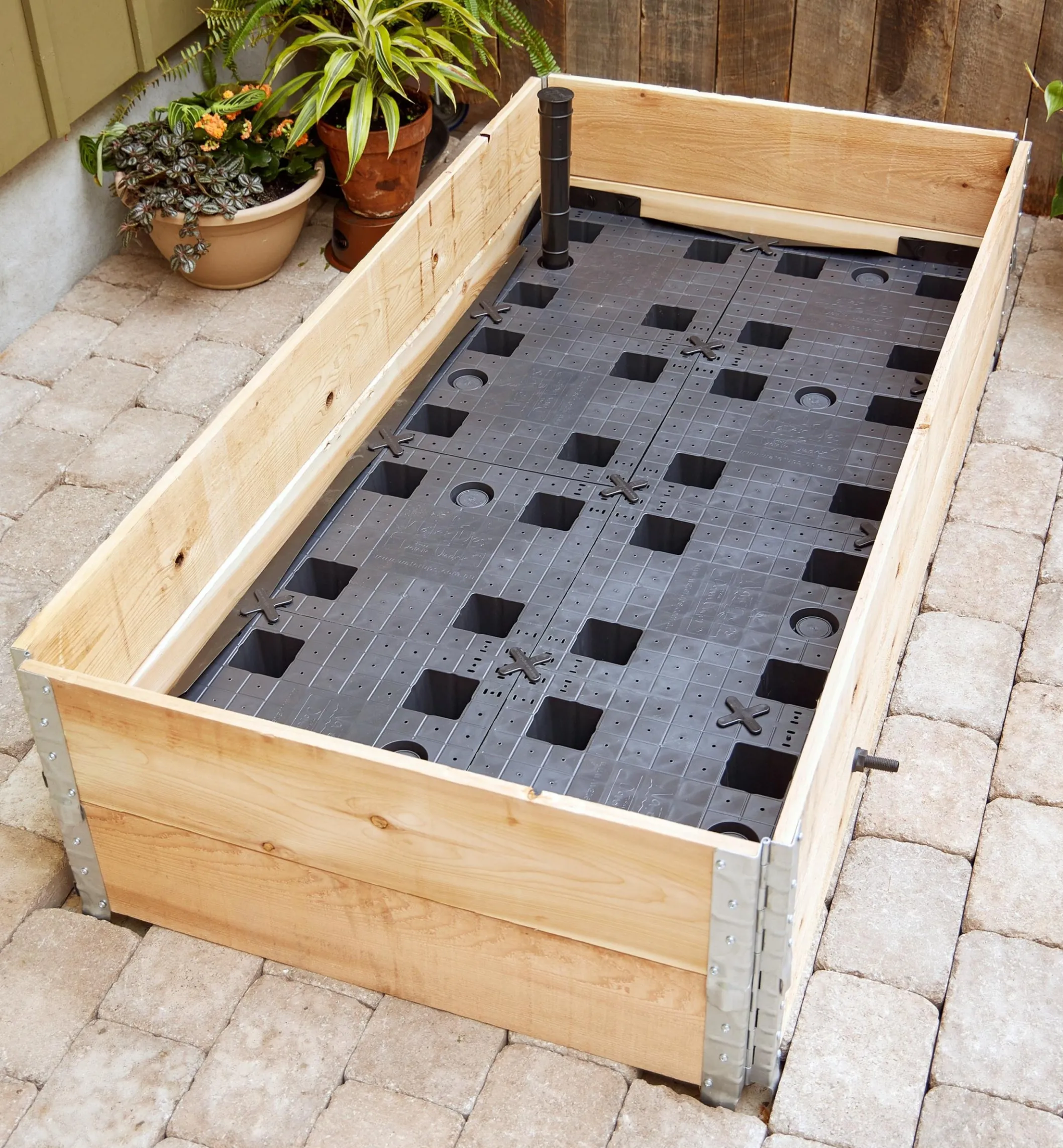 Self-Watering Raised-Bed Hardware