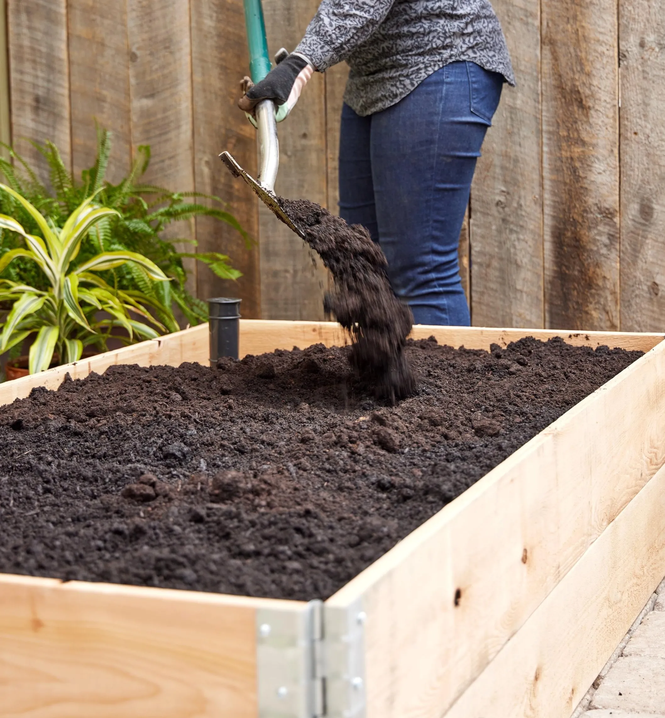 Self-Watering Raised-Bed Hardware